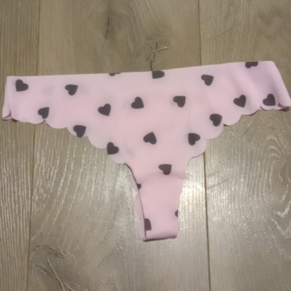 Knotty knickers- Pink & Black Scalloped Heart Thong-M